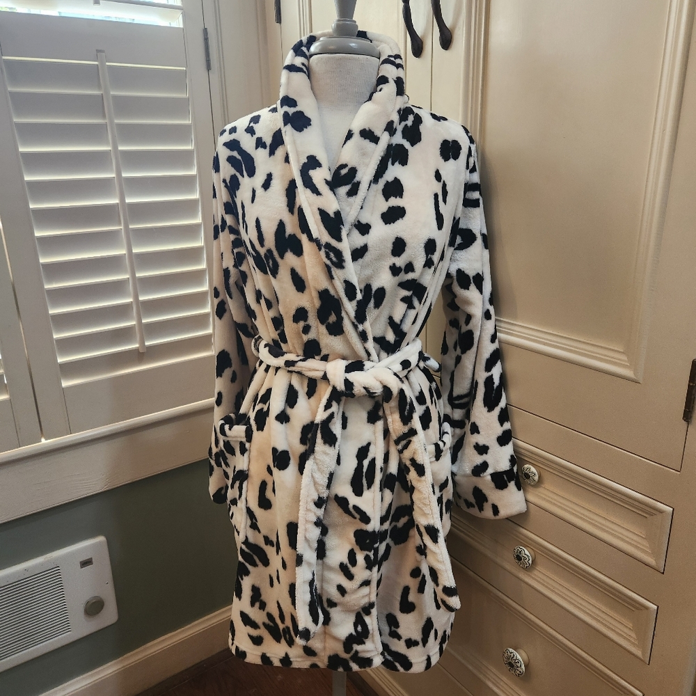 SOMA Black & White Sz S/M Women's Robe